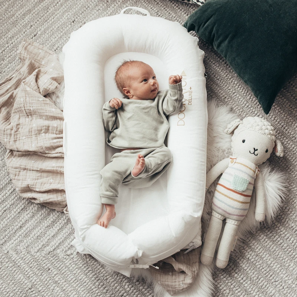 Dockatot  Deluxe+ 便携式嬰兒分隔床(0-8個月) - 白色